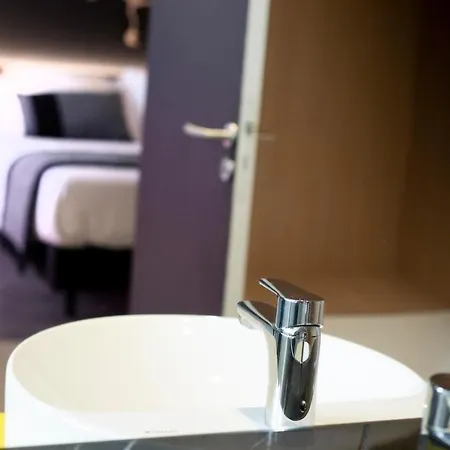 Quality Kennedy Hotel 3*