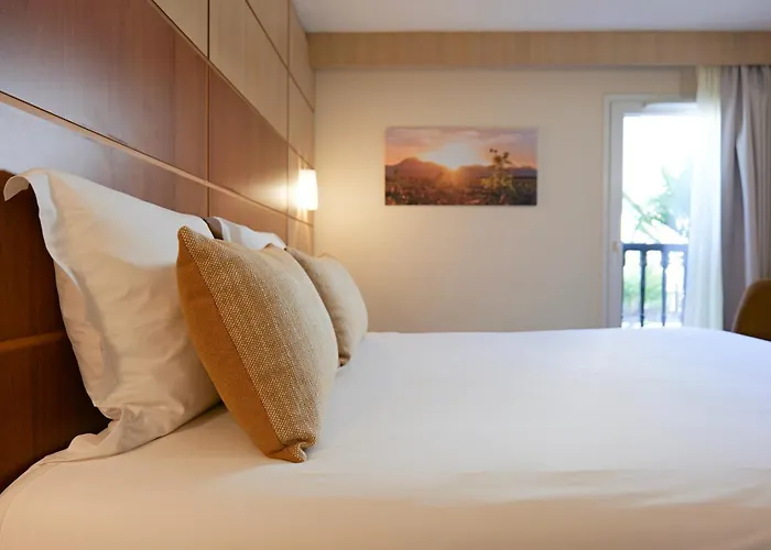 Le Kennedy, Clermont-ferrand, The Originals Relais 酒店 3*